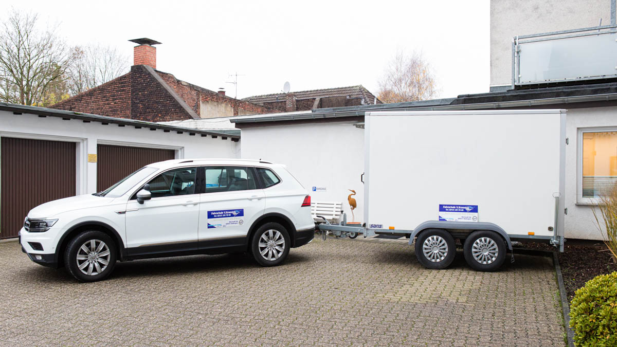 Fahrschule V. Krannich - Führerscheinklassen BE, VW Tiguan mit Anhänger